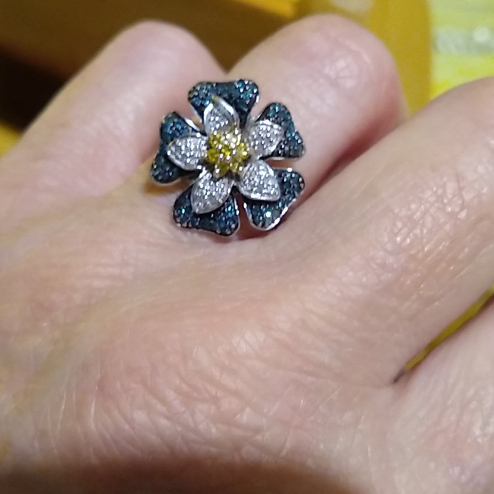 Affinity Diamond Flower Ring - Picture 8 of 8